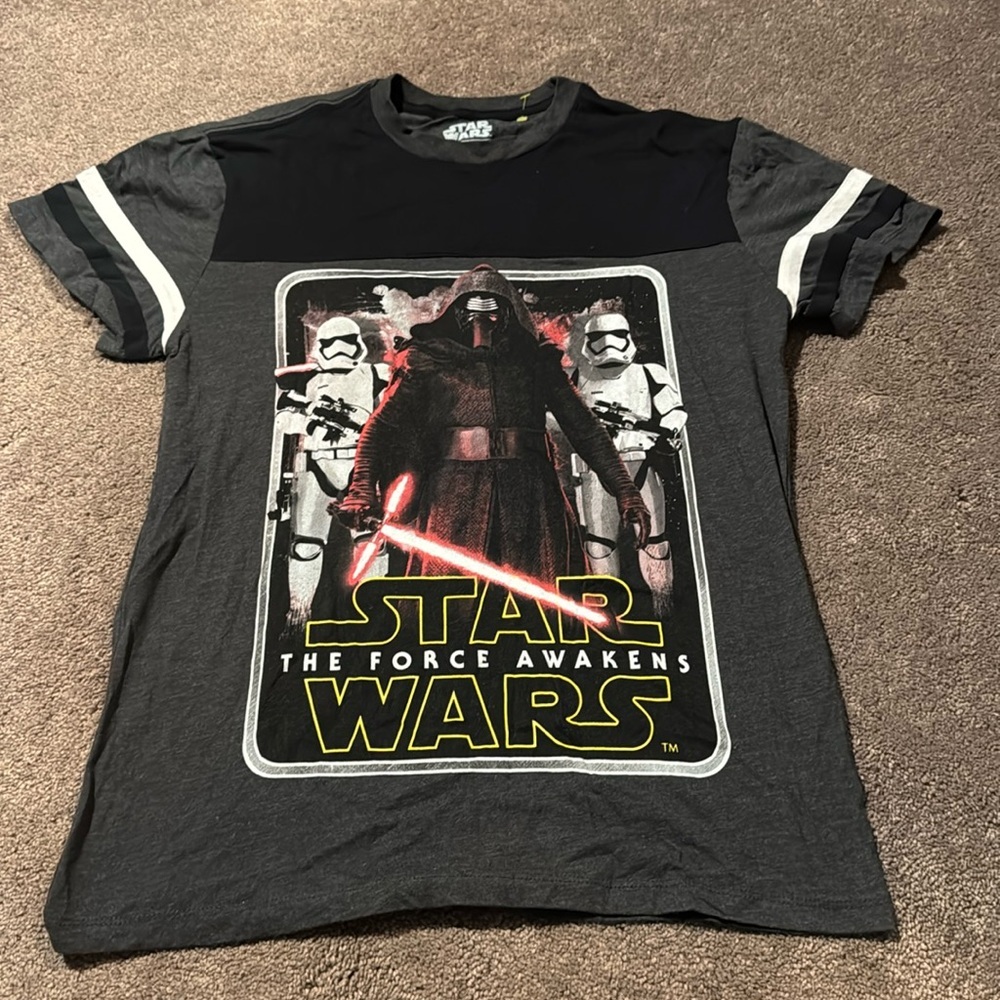 Star Wars The Force Awakens Graphic Tee Kylo Ren Stormtrooper Movie Shirt SIZE M